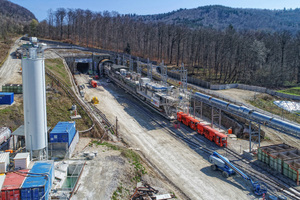  Die TVM auf der Baustelle in Aichelberg vor dem Baustart der Boßlertunnel-Weströhre
 