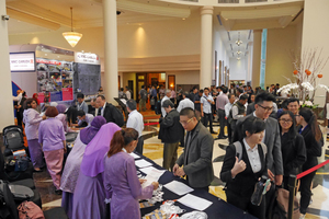  <div class="bildtext_en">Roundabout 400 tunnelling and underground space experts and 20 exhibiting companies joined the first SEACETUS in Kuala Lumpur (Malaysia) from 18<sup>th</sup> to 19<sup>th</sup> April 2017</div> 