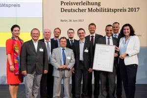  <div class="bildtext_en">	In the Federal Ministry of Transport in Berlin, under-secretary Dorothee Bär (on the right) handed over the 2017 German Mobility Prize on June 28 for the InREAKT project coordinated by the STUVA </div> 