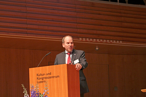  	Dipl.-Ing. Jörn Schwarze described the causes of the collapse at the Cologne light rail system in 2009 from the viewpoint of the Kölner Verkehrs-Betriebe AG 