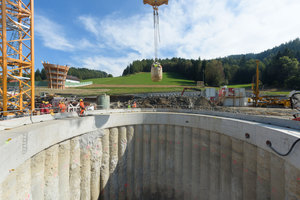  The Grautschenhof section of the Semmering Base Tunnel is being excavated from the bottom of two 1000 m deep shafts with excavators and blasting 