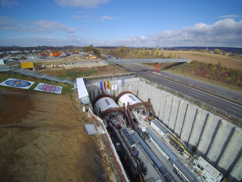 Erste von zwei Tunnelbohrmaschinen startet Vortrieb am
