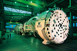  <div class="bildtext_en">450 m long, 3000 t heavy, 9.43 m boring diameter: “Sissi”, so far the longest Herrenknecht TBM with Dillinger heavy plates, was one of the TBMs that drove the Gotthard Base Tunnel</div> 