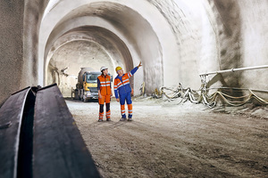  René Bolliger, Leiter Untertagebau DACH bei BASF unterstützte Nicole Kölbener, Bauführerin bei Marti Tunnelbau beim Bau des „Tunnel de Champel“ in Genf, Schweiz 