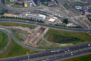  4	Blick auf den Verbindungsbogen A4/A13, die sechsspurige A4 und den Tunnel in offener Bauweise 