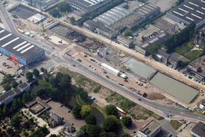  8	Baufeld Binckhorstlaan mit Gewichtsplatte, Zielschacht, Baugrubenrampe (von links nach rechts) 