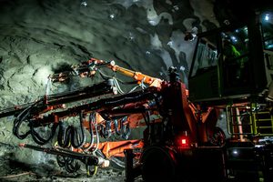 <div class="bildtext_en">On site the tunellers making the most of the latest Jumbo and iSure drill technology alongside Sandvik’s rock tools, drill bits and rods</div> 