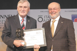  Prof. Einar Broch (on the left) from Norway is honoured for his life’s work by Prof. Tarcisio Celestino 