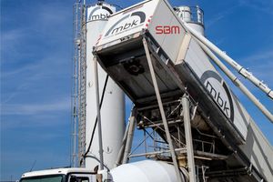  The Euromix 3300 SM 168 L batching plant is producing shotcrete and structural concrete for the lining of the Austrian underground research centre Zentrum am Berg 