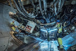  <div class="bildtext_en">12	Regular maintenance and repair of the machines and their components are a prerequisite for consistently high advance rates in the Norwegian hard rock</div> 