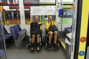  Fahrversuch mit Dummys in einem Straßenbahnfahrzeug 