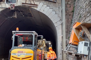  11	Enlarged tunnel portal with new masonry at one side of the portal crest 