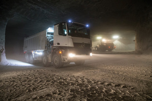  The Mercedes-Benz Arocs has been specially developed as a construction vehicle and can be found on numerous tunnel sites – like at the moment on the new Stuttgart–Ulm high-speed line. In these restricted sites, the advantages of the compact cab are evident 