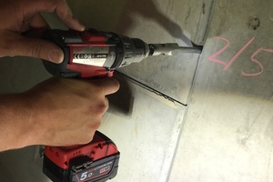  3	Screwing in the injection drilling needle using a cordless drill and an adapter 