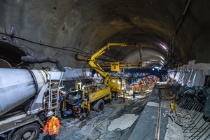  A CEM I 52.5 N (sb) from the HeidelbergCements Schelklingen plant is used to construct the Herrschaftsbuck Tunnel. This shotcrete cement is particularly reactive and reduces the need for setting accelerators. The inner shells and inverts are also produced with a Schelklingen CEM II/A-LL 42,5 N 