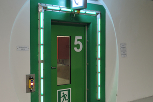  <div class="bildtext_en">Seven single-leaf stainless steel doors of type “System Schröders TSN-11” were installed along the carriageway of the Scheibengipfel Tunnel, which protect the connecting passages to the rescue tunnel from fire and smoke</div> 