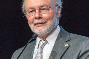  5	Tarcísio B. Celestino, Präsident der ITA, eröffnete den Kongress 