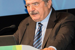  8	Prof. Stefano de Caro stimmte mit seinem Vortrag über die historischen unterirdischen Bauwerke in Neapel auf den kommenden WTC 2019 ein 