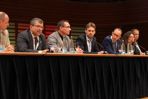  <div class="bildtext_en">Panel discussion featuring the speakers of the afternoon session</div> 