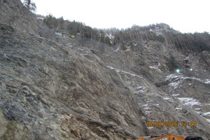  	Stabilised rock face above the weir 