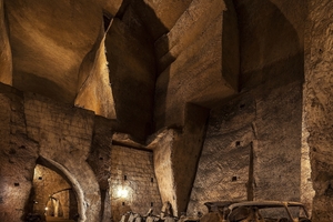  <div class="bildtext">Interaktion zwischen Archäologie, Architektur und Kunst: Der Tunnel Borbonico ist eine historische unterirdische Anlage in Neapel</div> 