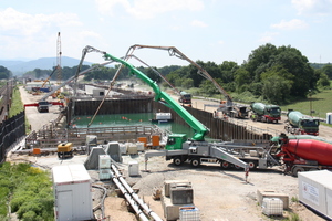  Divers were employed in Niederbühl to place the underwater concrete in the south groundwater trough 