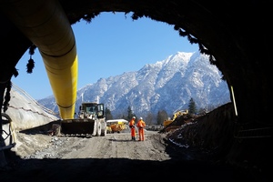  2	Bergmännischer Vortrieb für den rund 3 km langen Straßentunnel Oberau 