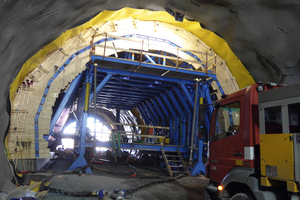  	Für die Betonverdichtung bei der Innenschale des Bjørnegårdtunnels kamen Druckluft-Schalungsrütt­ler von Mooser Schwingungstechnik zum Einsatz 