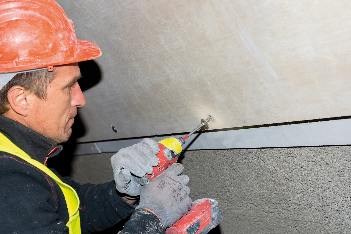 Screw Anchors fix Fire Protection Boards in the PiansQuadratsch Tunnel