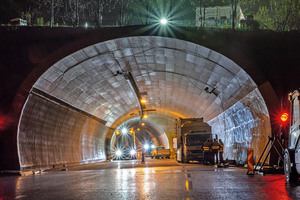  <div class="bildtext">The refurbishment works in the Pians-Quadratsch Tunnel were carried out by night. The fire protection boards were fixed from mobile working platforms in the tunnel tubes</div> 