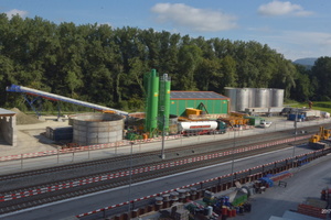  <div class="bildtext">4	Separation plant on the site installation yard</div> 