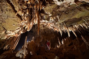  1 | Die Fertigstellung des Tunnels Galerie des Janots in Frankreich nahm aufgrund verschiedener Herausforderungen zwei Jahre in Anspruch – darunter zwei unbekannte Höhlen, von denen die größere eindrucksvolle 8000 m³ Volumen aufwies 
<br /> 