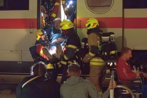  Great stress for the emergency services: rescue of seriously injured people from the train 