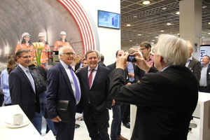  Martin Herrenknecht and Gerhard Schröder pay a visit to the STUVA Expo, and former STUVA CEO Alfred Haack captures the moment. 