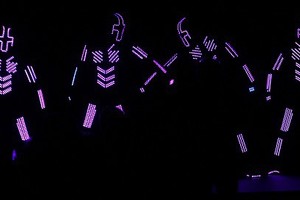  Die mitreißende Showeinlage der LED-Tänzer während des Festabends 