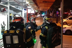  Preparation for the rescue deployment by the Lyon fire-brigade 