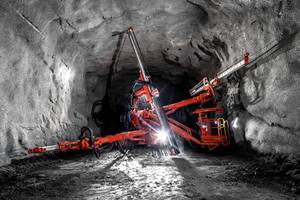  The Sandvik DT1132i is a three-boom, electro-hydraulic jumbo for fast and accurate drilling in tunneling and cavern excavation 