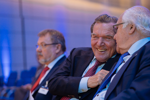  1	Best mood: the opening speaker, former Germanchancellor Dr. Gerhard Schröder with Dr. Martin Herrenknecht and the chairman of the STUVA, Prof. Dr.-Ing. Martin Ziegler 