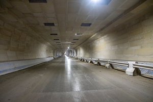  Aestuver-Brandschutzplatten schützen die Betonstruktur im Tunnel-Großprojekt Tuen Mun – Chek Lap Kok Link in Hong Kong. Der rund 5 km lange, unter dem Meer geführte Straßentunnel verbindet den Flughafen (Chek Lap Kok) mit dem Stadtteil Tuen Mun 