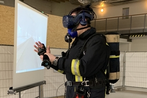  Firefighters can move freely in the virtual reality of the fire scene and, for example, open doors or use emergency equipment 