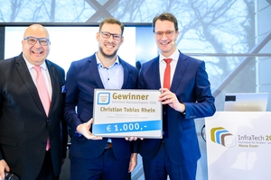  Award sponsor and IKT Managing Director Roland W. Waniek (left), the Infratech Young Talent Award 2020 winner Christian Rhein (center) and NRW Transport Minister Hendrik Wüst as patron (right) 