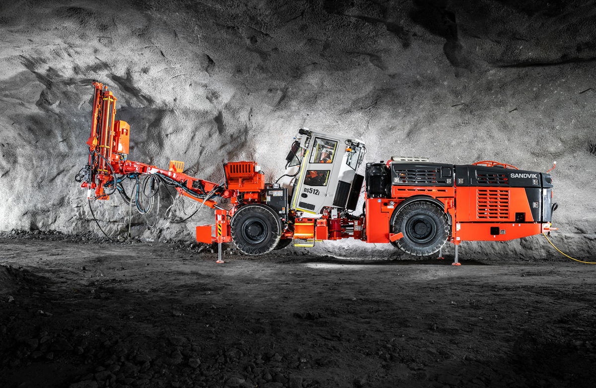 Sandvik DS512i Rock Bolter - tunnel