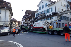  12        Transport of the horizontal drill rig through the centre of Küssnacht am Rigi 