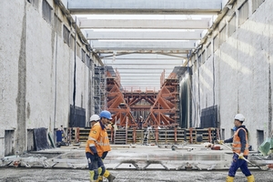  The first 16 blocks of the rectangular, single-cell tunnel structure below the airport area were constructed using the top-down  method. The following sections have since been constructed by cut-and-cover with interrupted cross-section 