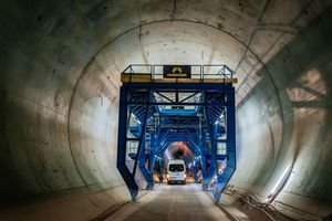  Im Mai 2021 soll der Einbau der Festen Fahrbahn im zweiröhrigen Fildertunnel beginnen; den Auftrag für diese Arbeiten hat die Firma Porr erhalten 