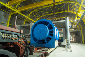  With fans with an external diameter of 3.5 m, the tunnel ventilation system of the Gotthard Base Tunnel is the most powerful in the world. The image below was taken during the installation of a fan 