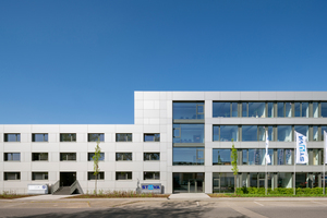  Completed in good time for the 60th anniversary: the new building in Cologne is the tailored headquarters for the forthcoming tasks of the STUVA (right: the new building, left: the refurbished and let former building) 