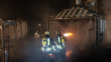  <span class="bildunterschrift_hervorgehoben">1</span> | Extinguishing agent tests in the SUVEREN calorimeter for battery fire tests 