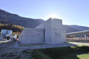  The dynamic UPS systems are each housed in a railway engineering building at the south and north portals of the tunnel. The picture shows the building at the north portal in Vigana 