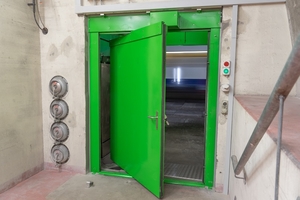  The pressure-neutral swing-sliding door is optimally suited between tunnel sections with different air pressure levels 